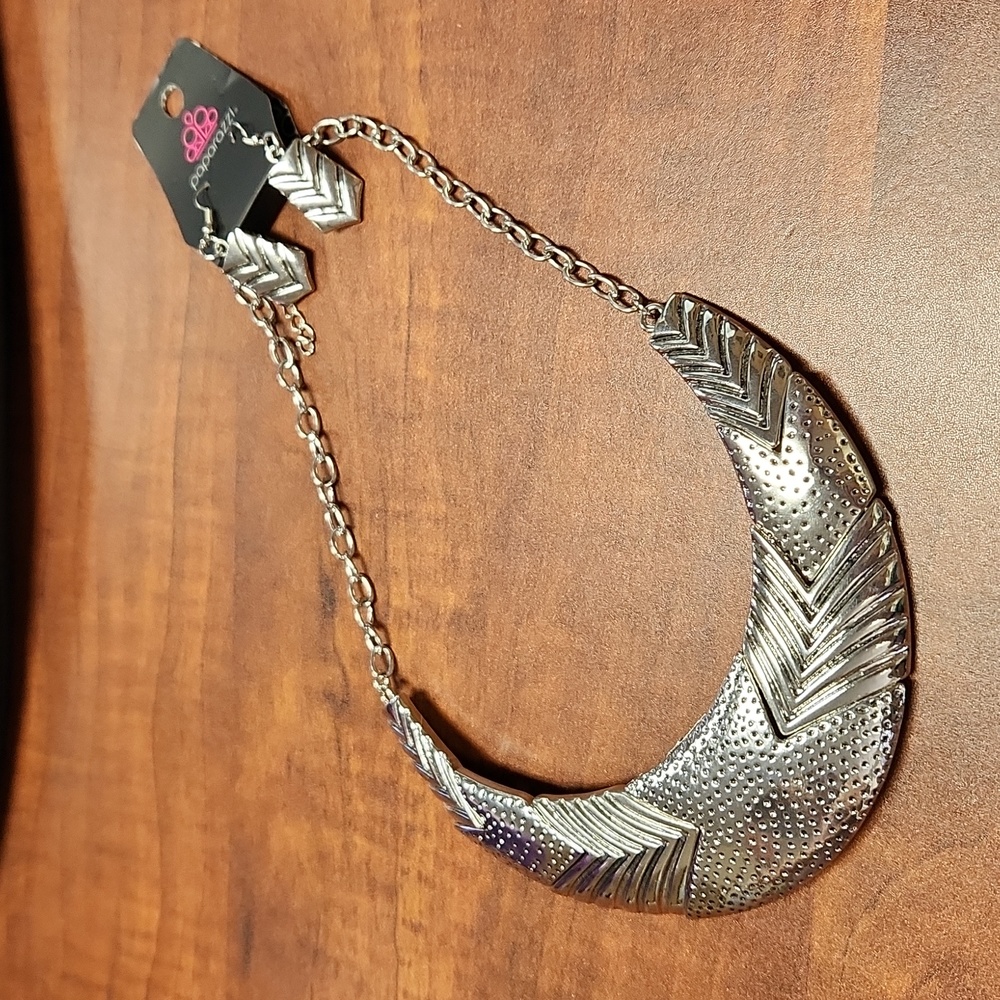 Paparazzi Silvertone Statement Necklace